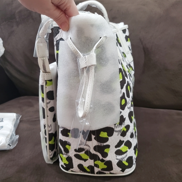 MCM White Leopard Visetos Leather shopper WITH POUCH - Picture 15 of 16